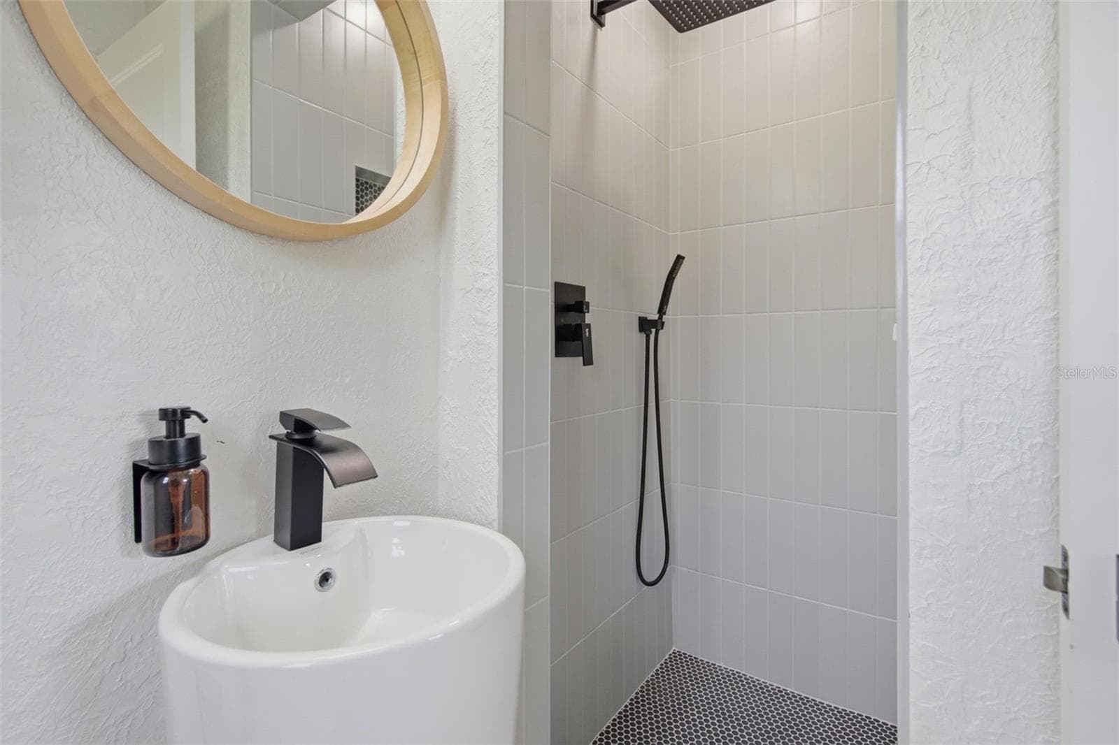832 THALIA DRIVE — photo 11 of 21