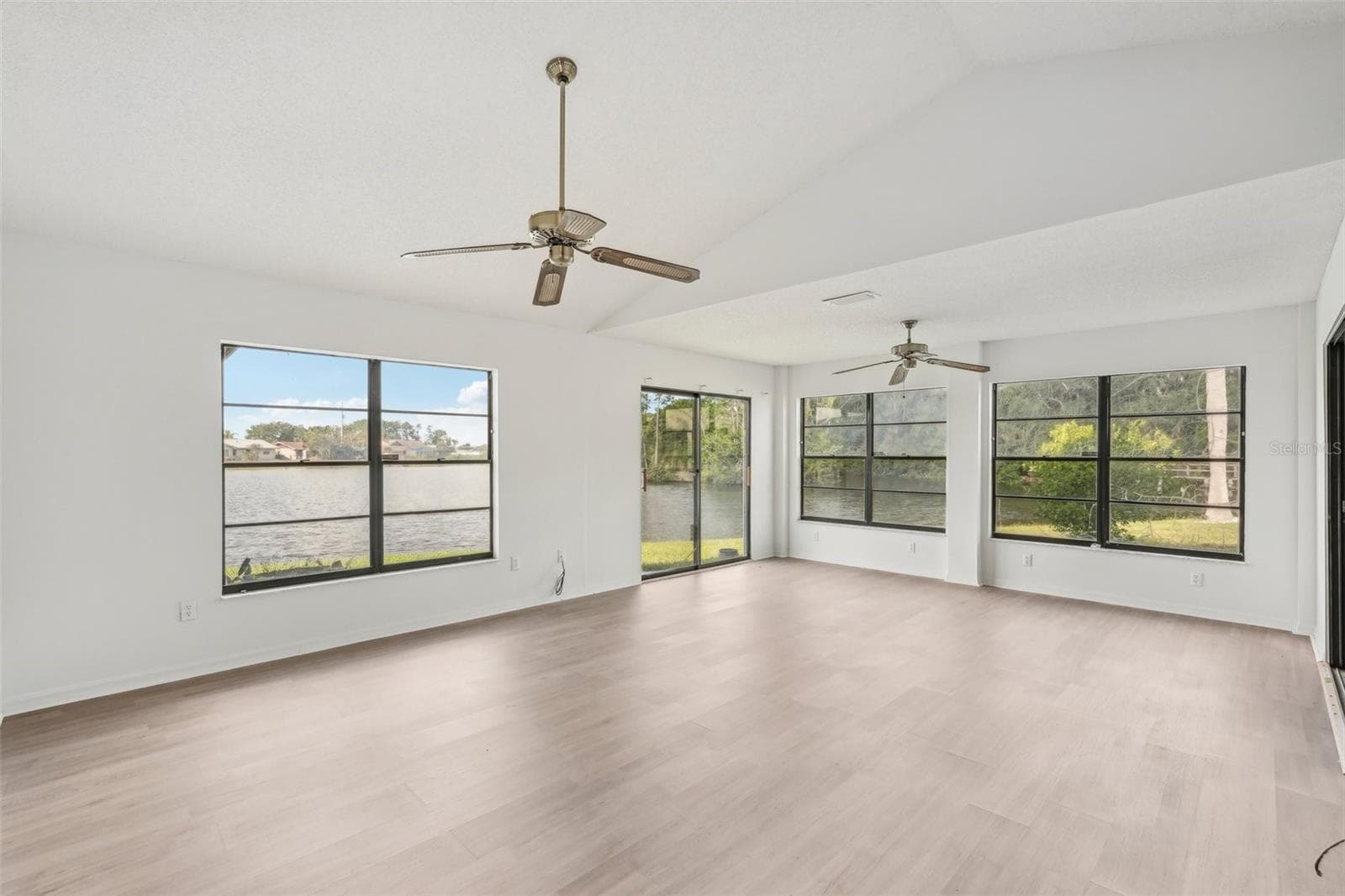 1613 COMFY COURT — photo 4 of 50