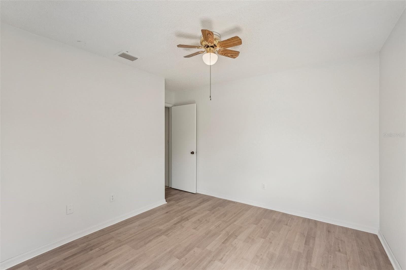 1613 COMFY COURT — photo 17 of 50
