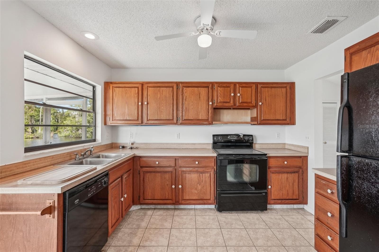 1613 COMFY COURT — photo 15 of 50