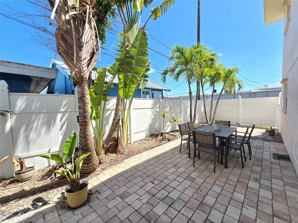 525 73RD AVENUE — photo 3 of 39