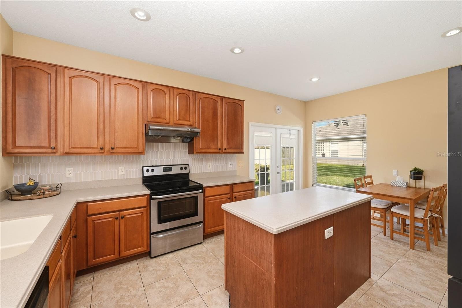 936 KINGSRIDGE CIRCLE — photo 8 of 51