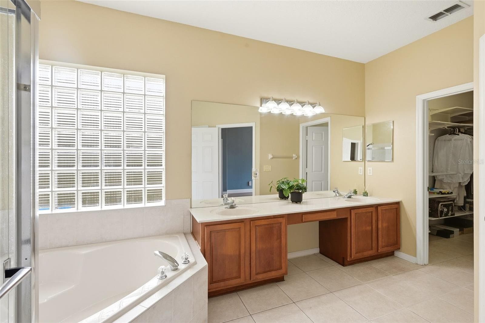 936 KINGSRIDGE CIRCLE — photo 13 of 51