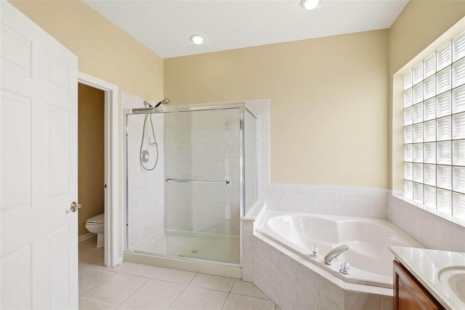 936 KINGSRIDGE CIRCLE — photo 12 of 51
