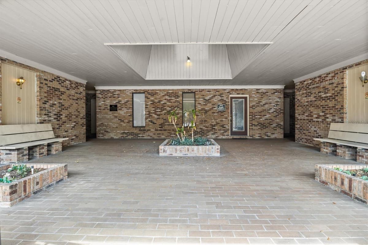4945 SOUTHFORK DRIVE — photo 4 of 23