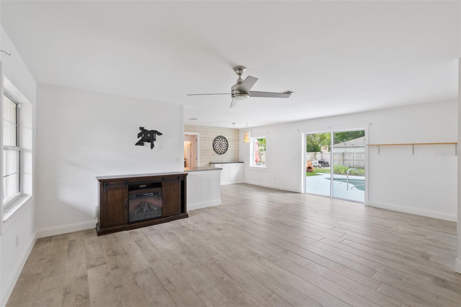 1 PAULINE PLACE — photo 6 of 32