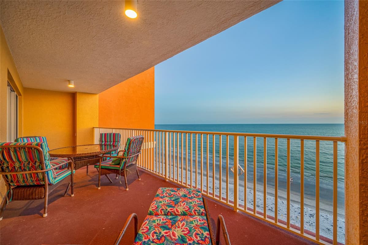 16550 GULF BOULEVARD — photo 13 of 39