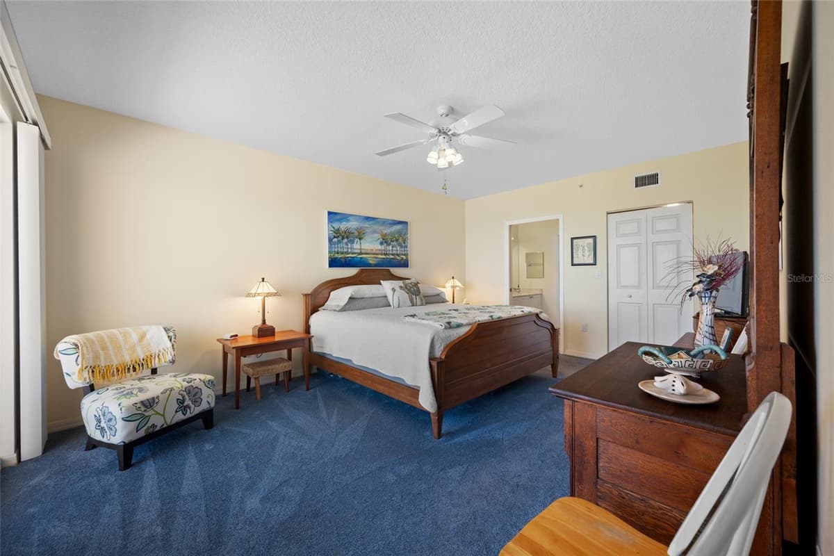 16550 GULF BOULEVARD — photo 11 of 39