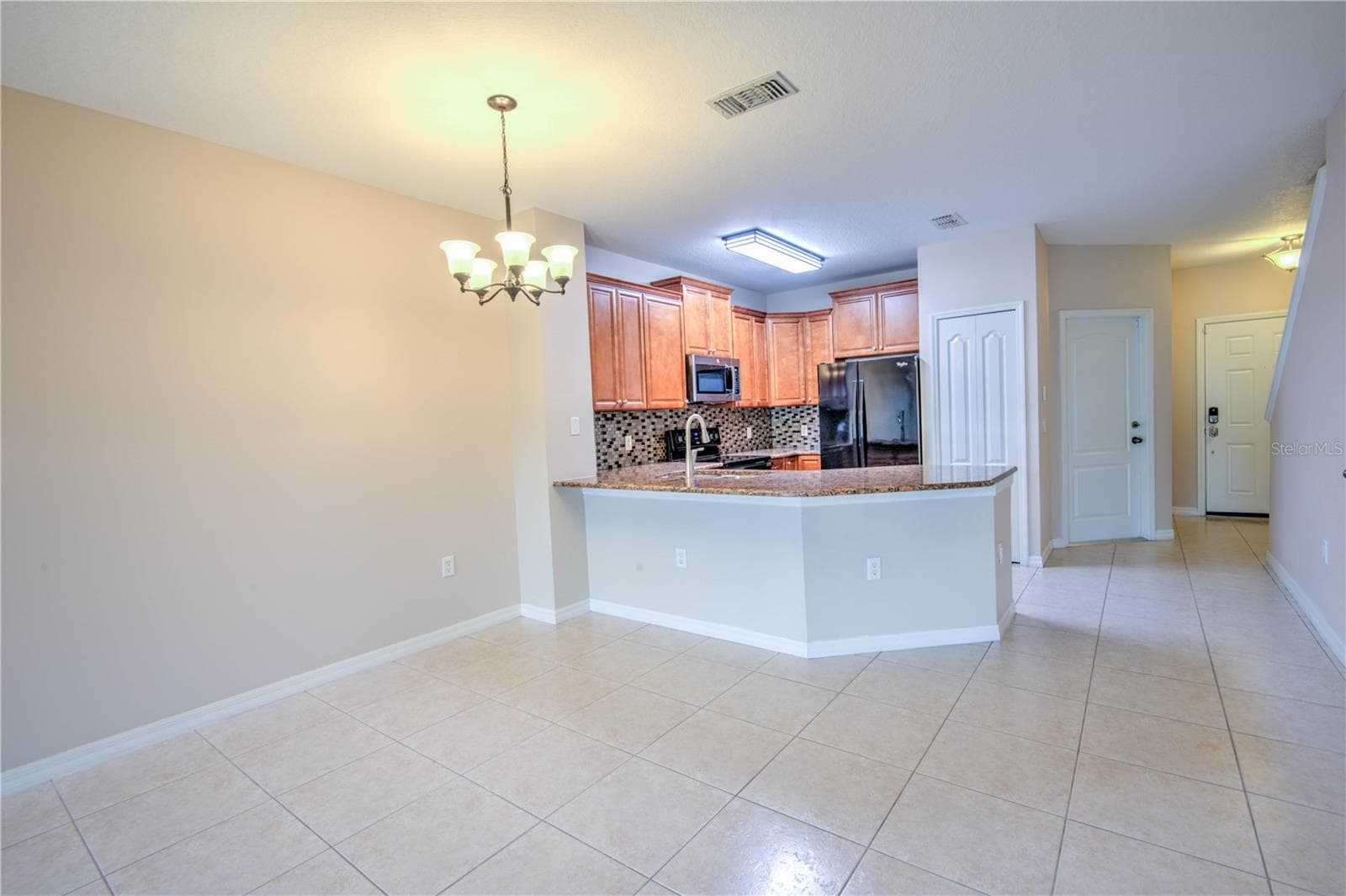 282 BEXLEY DRIVE — photo 8 of 24