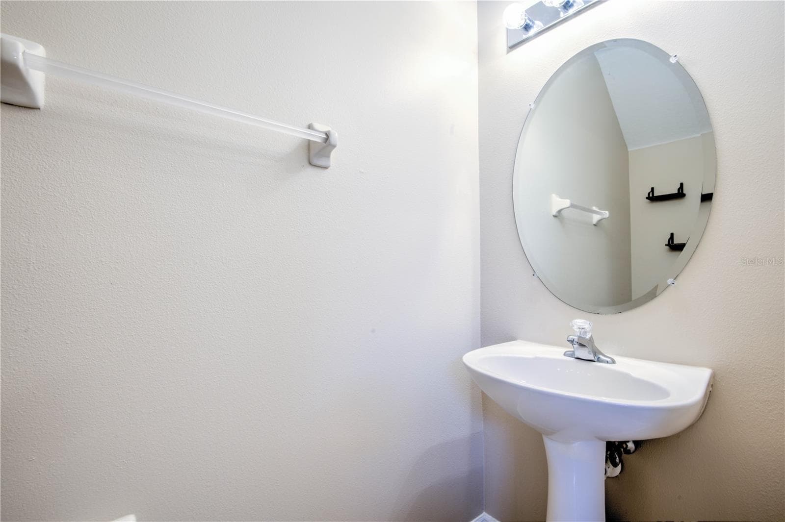 282 BEXLEY DRIVE — photo 13 of 24