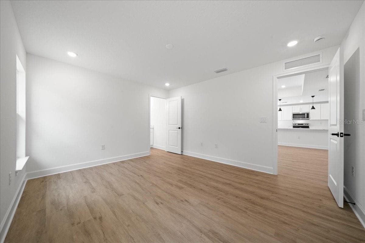 13483 FLEMINGTON ROAD — photo 24 of 58
