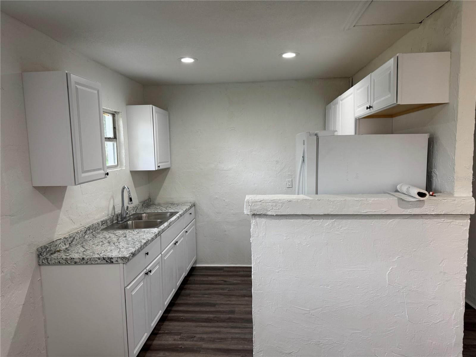 521 SHOWALTER AVENUE — photo 6 of 7