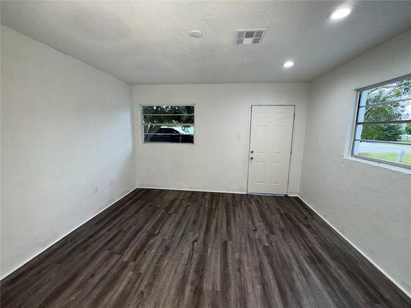 521 SHOWALTER AVENUE — photo 2 of 7