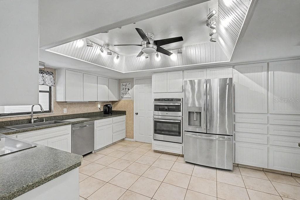 2222 BOLTON AVENUE — photo 13 of 57