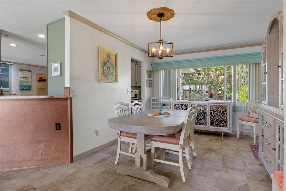 2160 WATERSEDGE DRIVE — photo 10 of 47