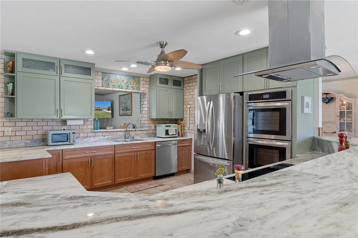 2160 WATERSEDGE DRIVE — photo 14 of 47