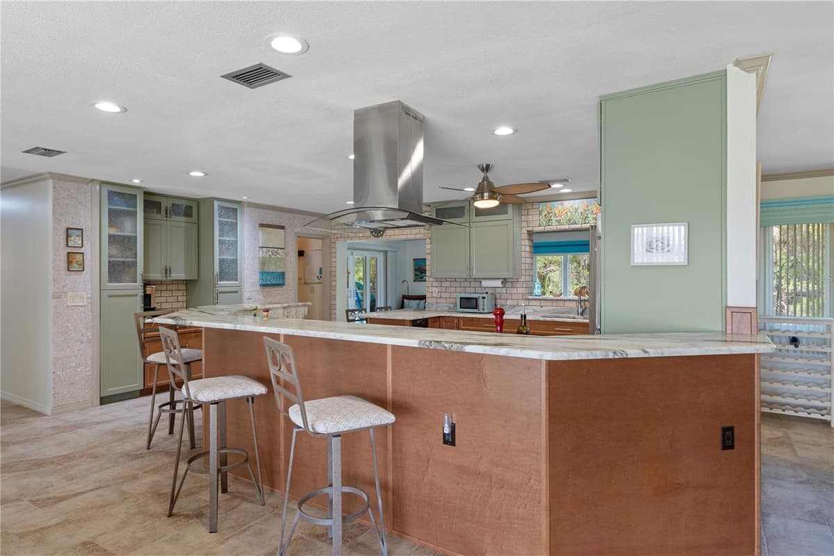 2160 WATERSEDGE DRIVE — photo 12 of 47