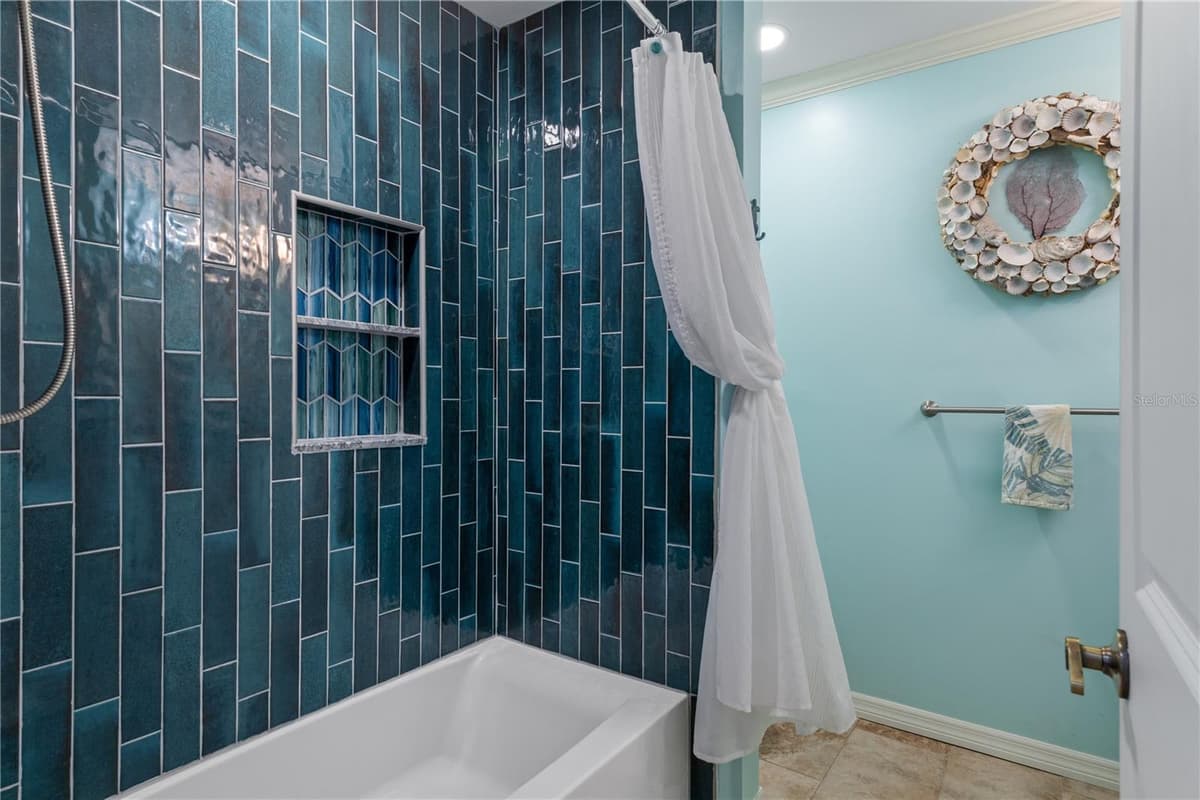 2160 WATERSEDGE DRIVE — photo 22 of 47