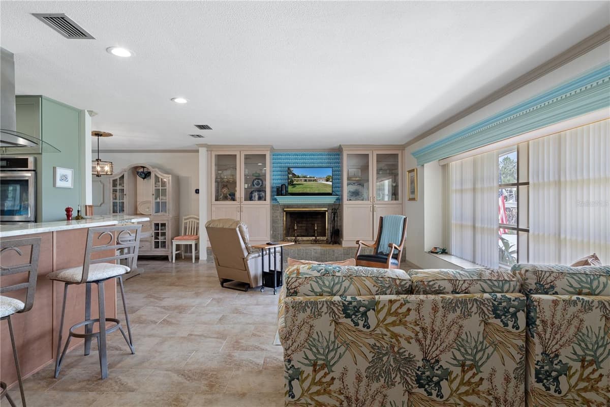 2160 WATERSEDGE DRIVE — photo 7 of 47