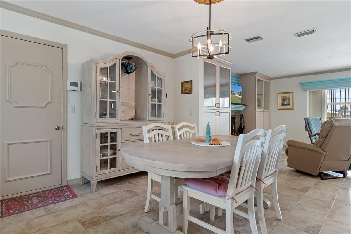 2160 WATERSEDGE DRIVE — photo 11 of 47