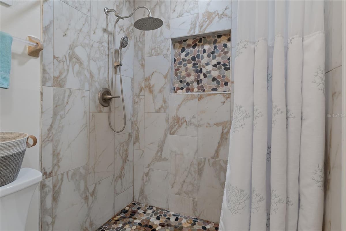 2160 WATERSEDGE DRIVE — photo 31 of 47