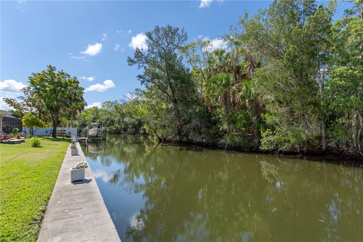 2160 WATERSEDGE DRIVE — photo 41 of 47