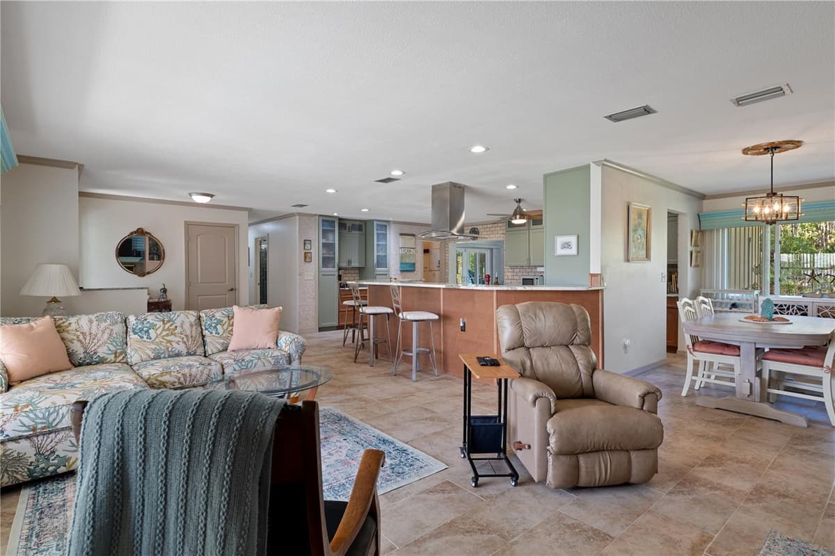 2160 WATERSEDGE DRIVE — photo 9 of 47