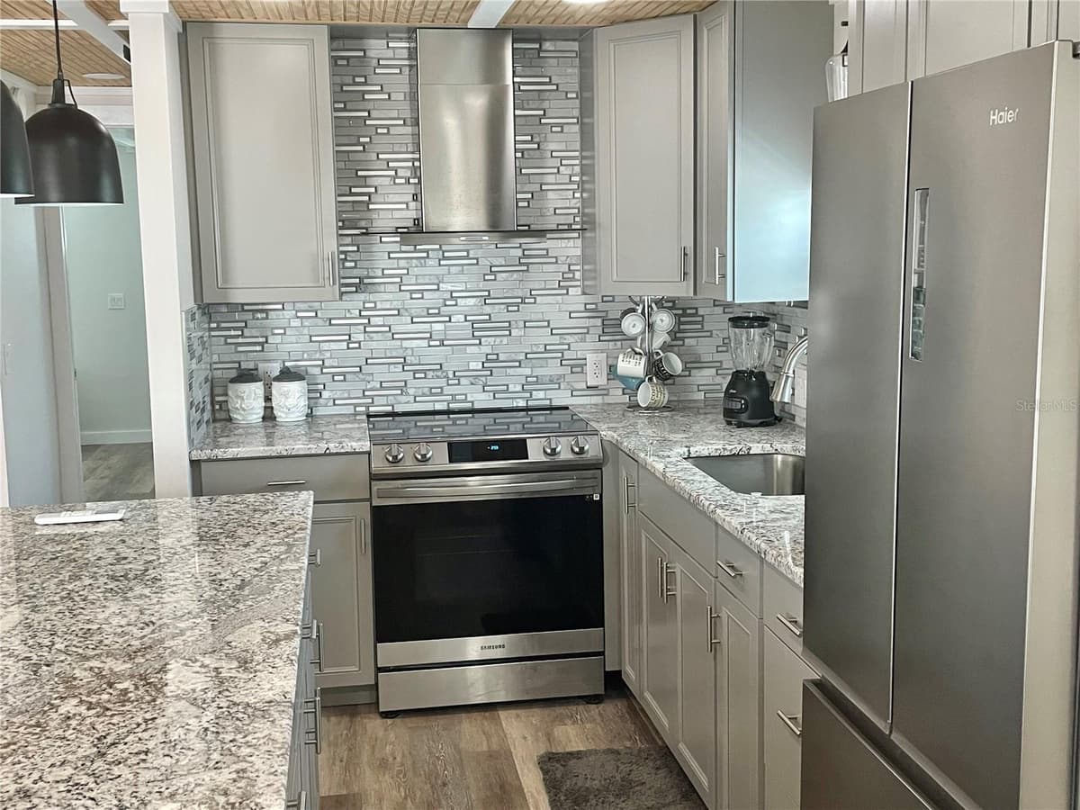 3710 GULF OF MEXICO DRIVE — photo 7 of 37