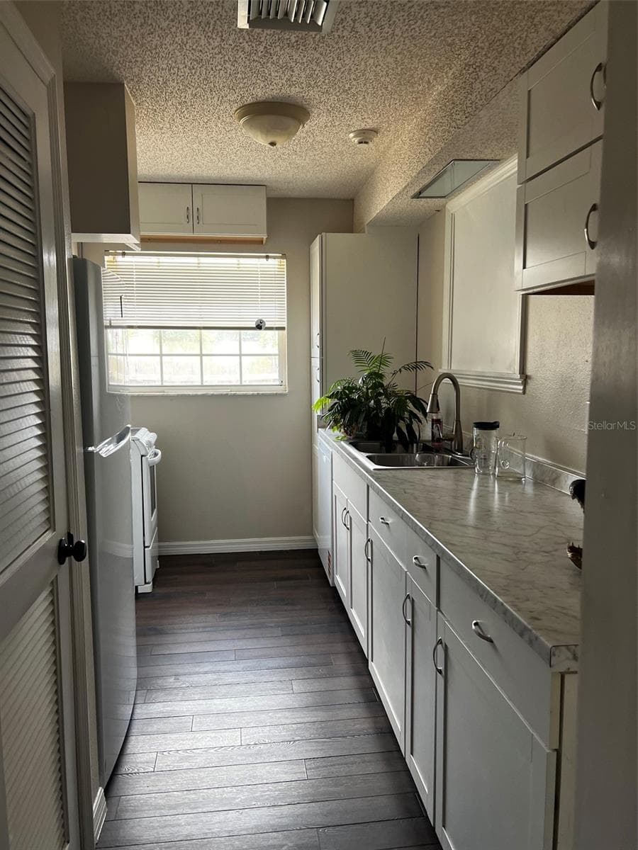 1220 BAY STREET — photo 20 of 25