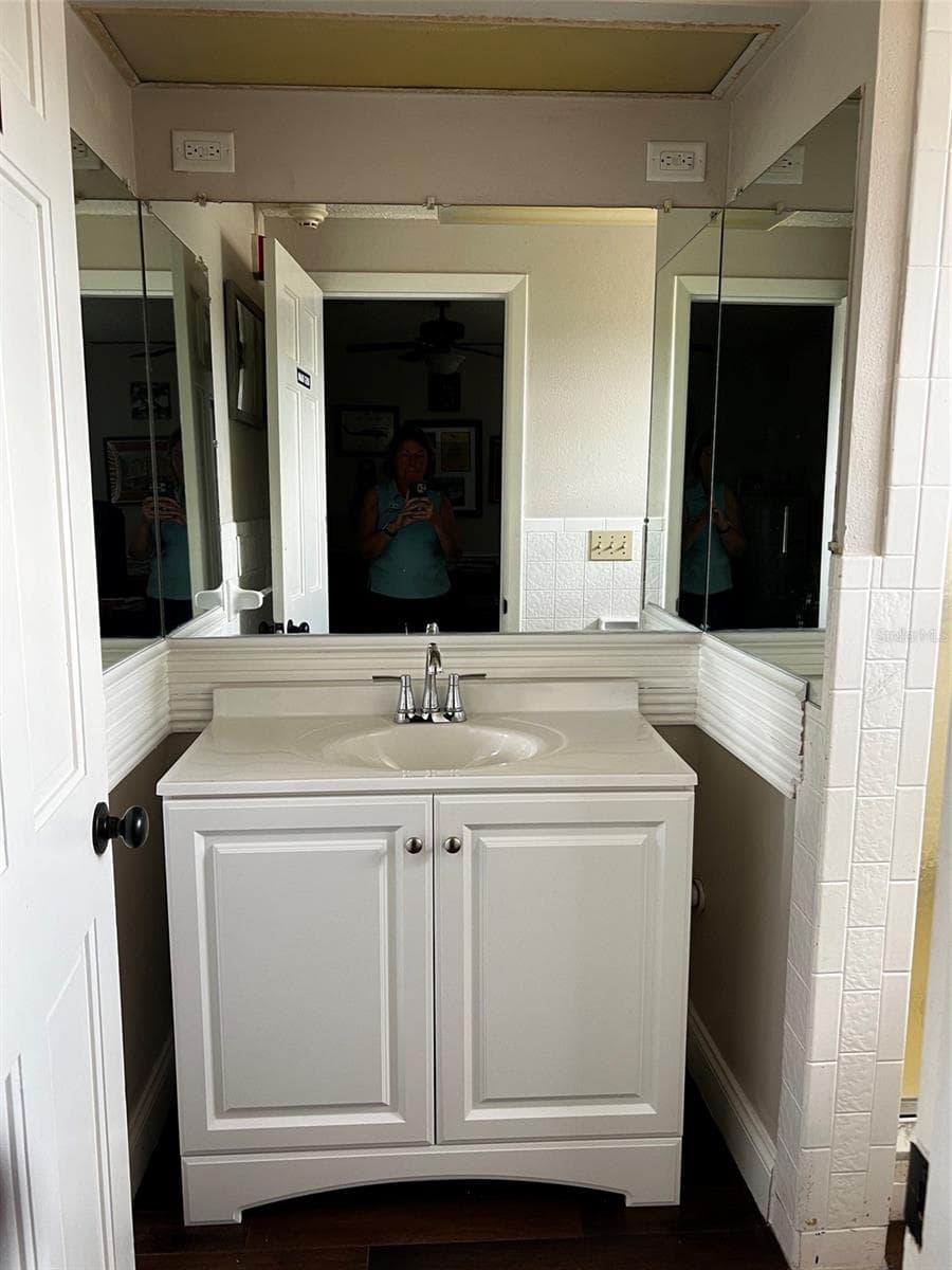 1220 BAY STREET — photo 10 of 25