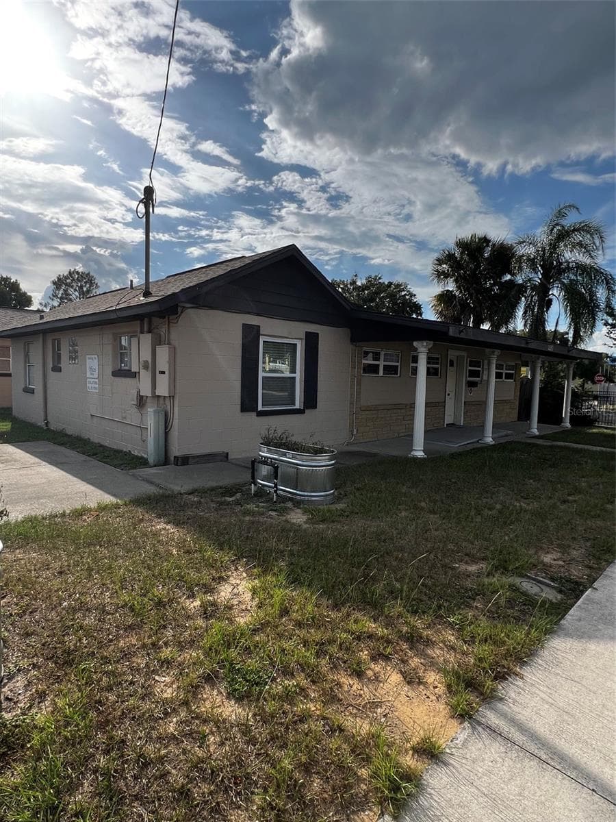 1220 BAY STREET — photo 1 of 25