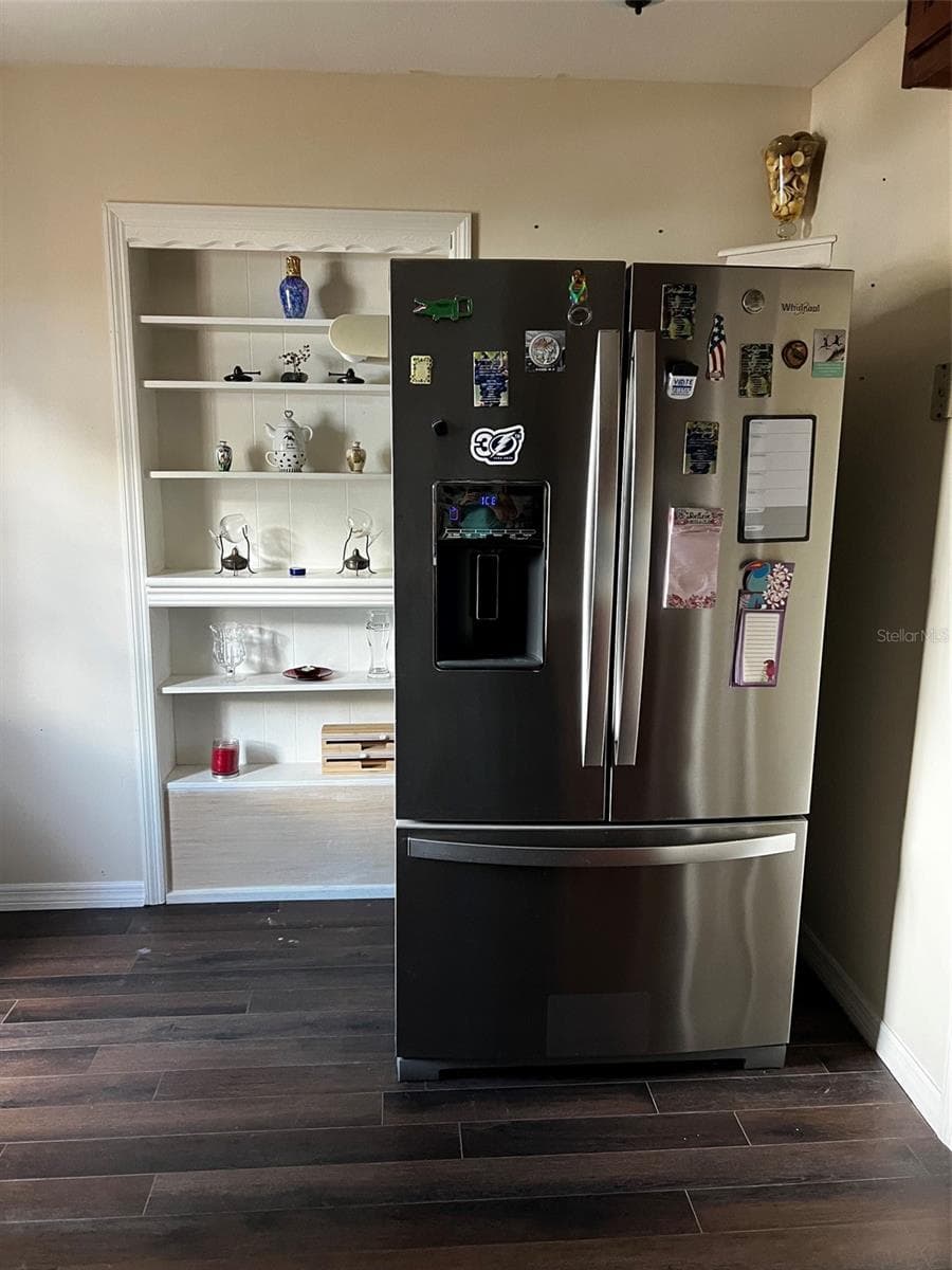 1220 BAY STREET — photo 4 of 25