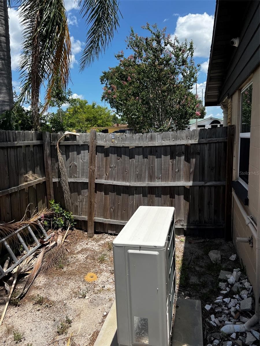 1220 BAY STREET — photo 17 of 25