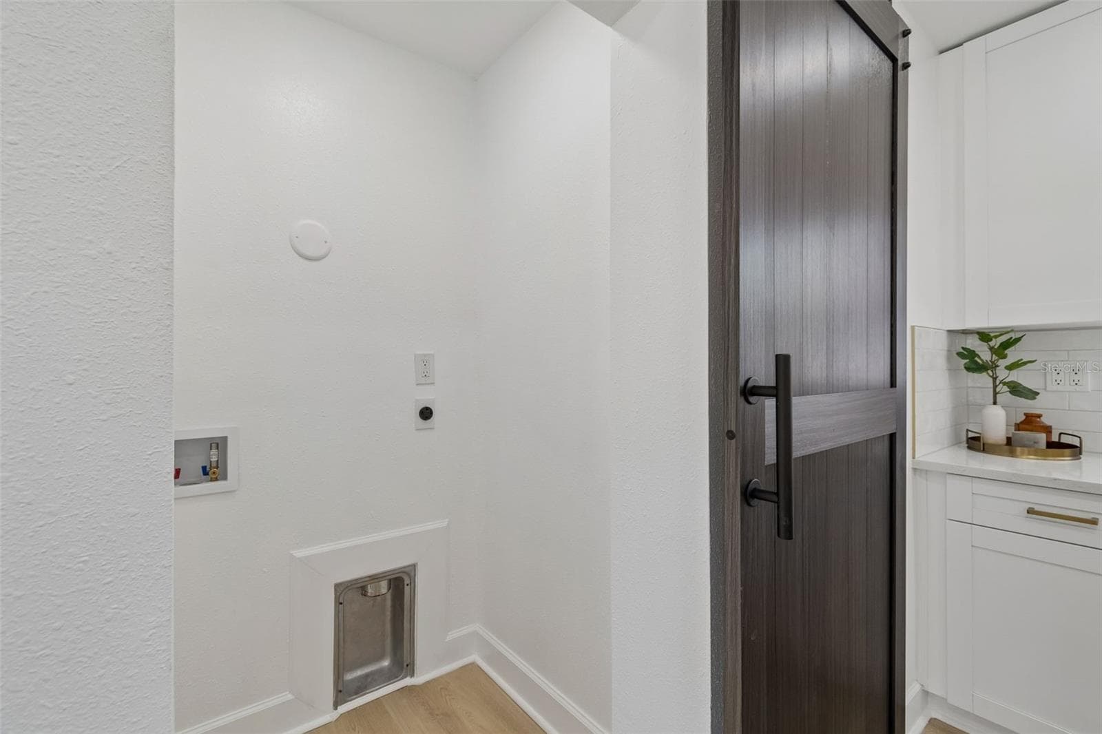 1702 JOHNSTON AVENUE — photo 45 of 54