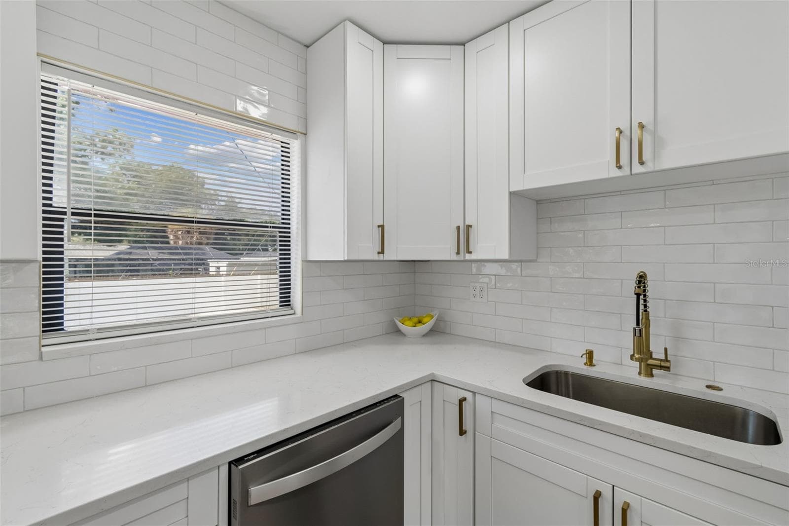 1702 JOHNSTON AVENUE — photo 22 of 54