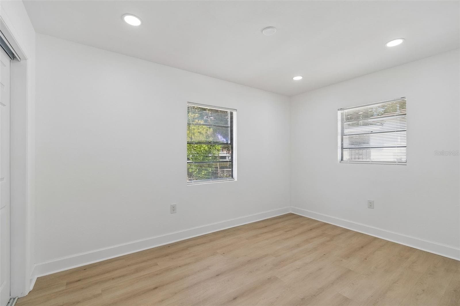 1702 JOHNSTON AVENUE — photo 39 of 54