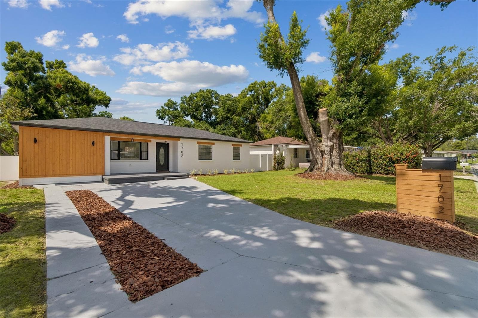 1702 JOHNSTON AVENUE — photo 8 of 54