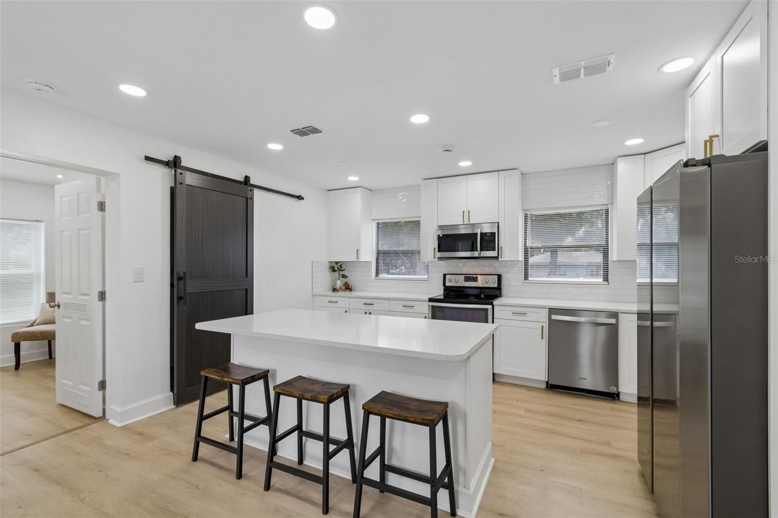 1702 JOHNSTON AVENUE — photo 19 of 54