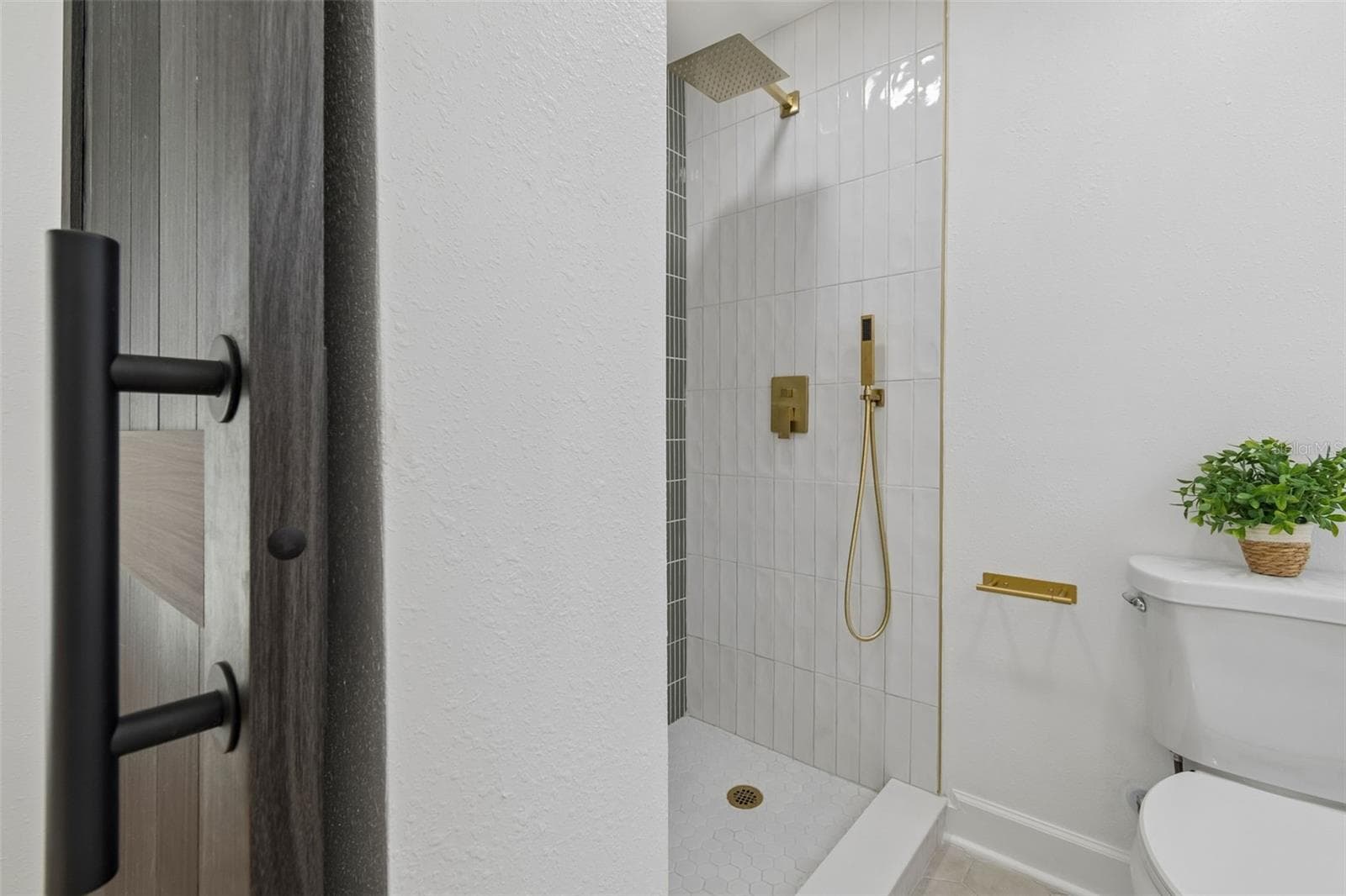 1702 JOHNSTON AVENUE — photo 37 of 54