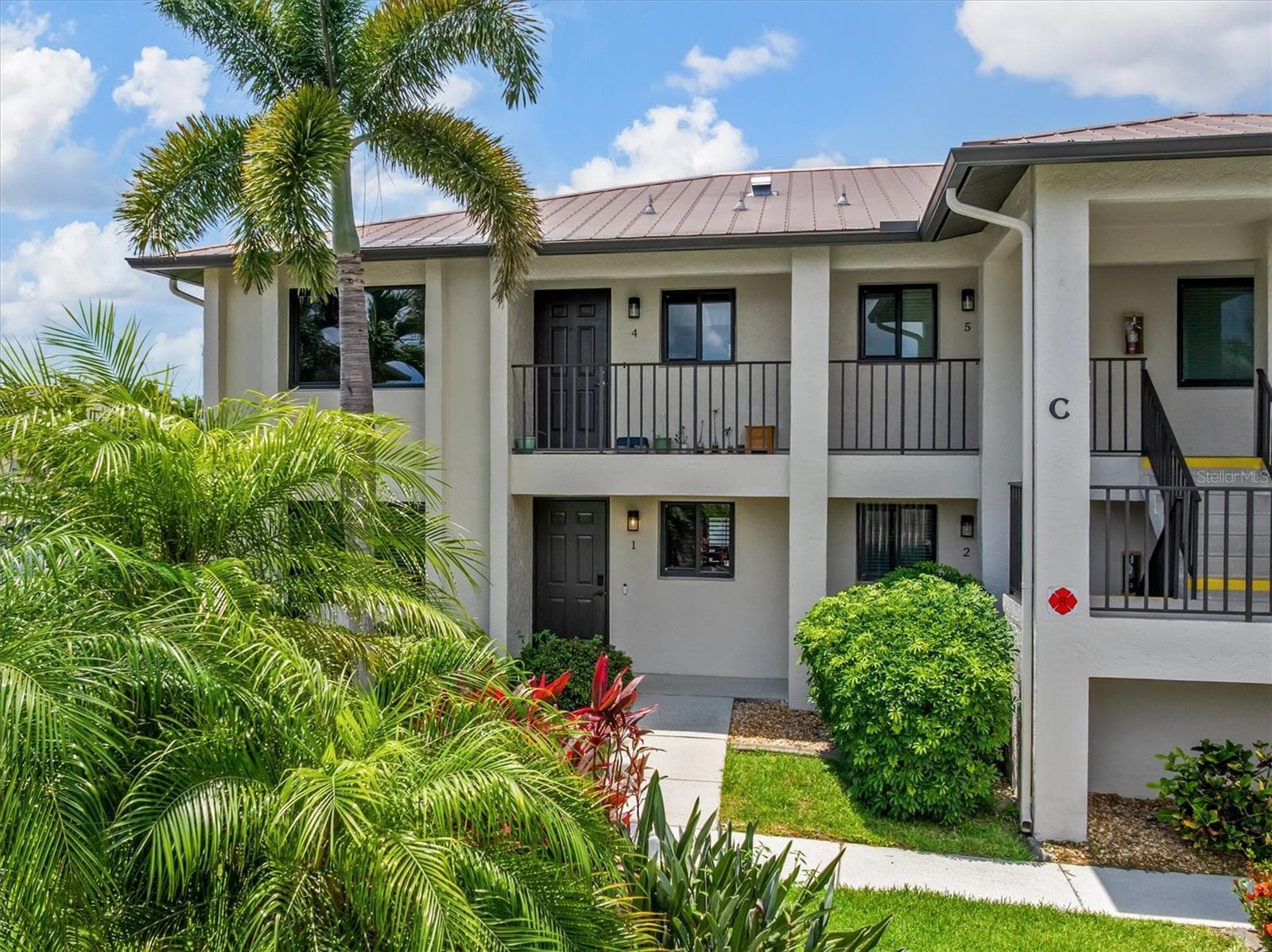 3221 WHITE IBIS COURT