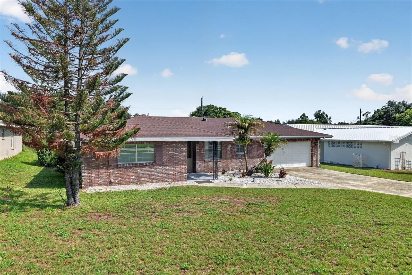 516 ALACHUA DRIVE — photo 4 of 34