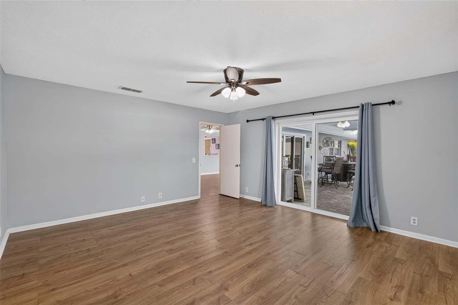 516 ALACHUA DRIVE — photo 11 of 34