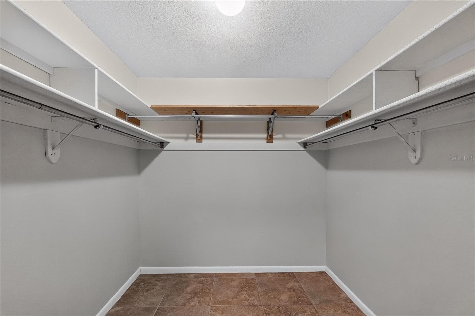 516 ALACHUA DRIVE — photo 18 of 34