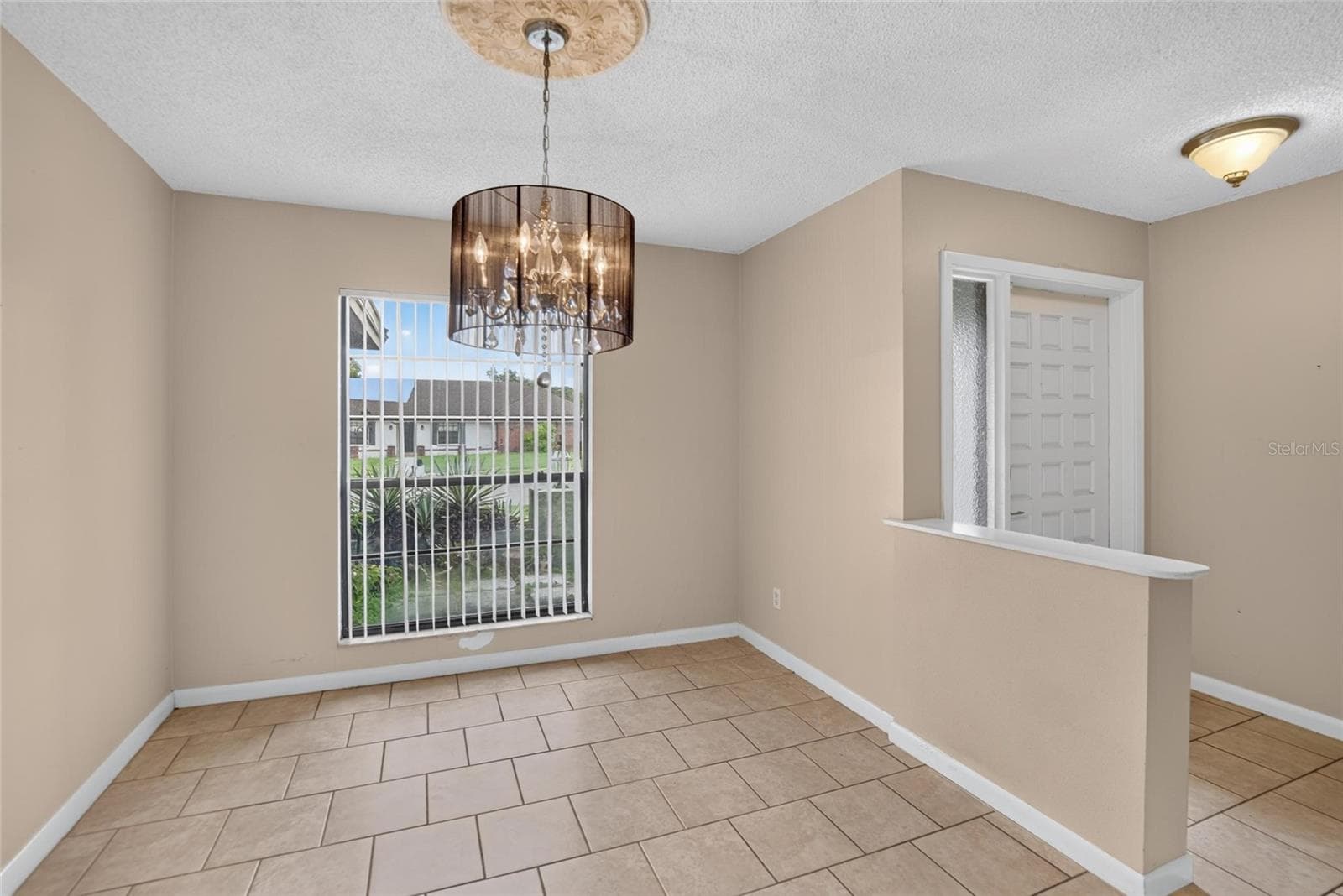 1201 SANDALWOOD DRIVE — photo 2 of 40