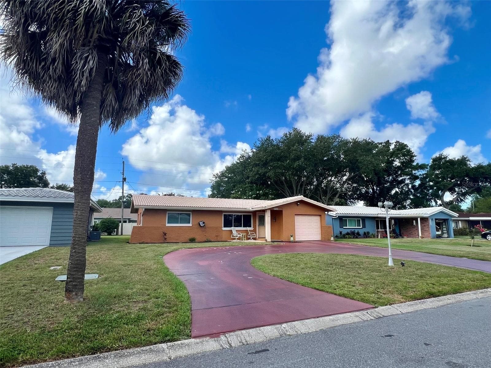 2133 INDIGO DRIVE — photo 2 of 41