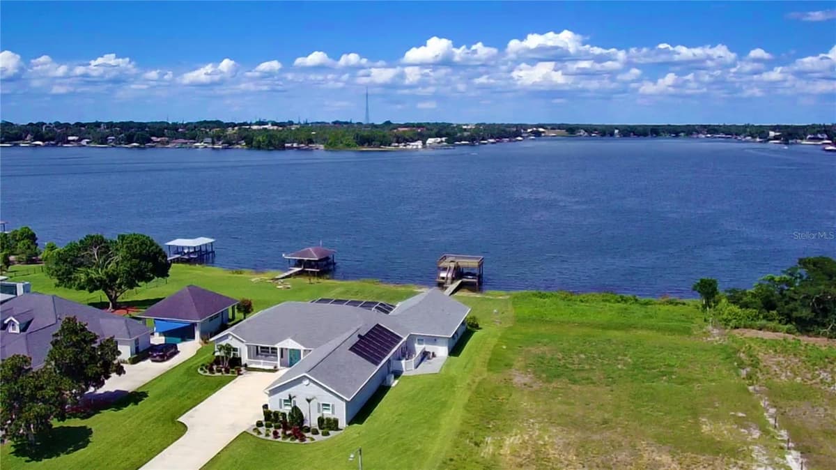 466 SUNSET POINTE DRIVE — photo 5 of 17