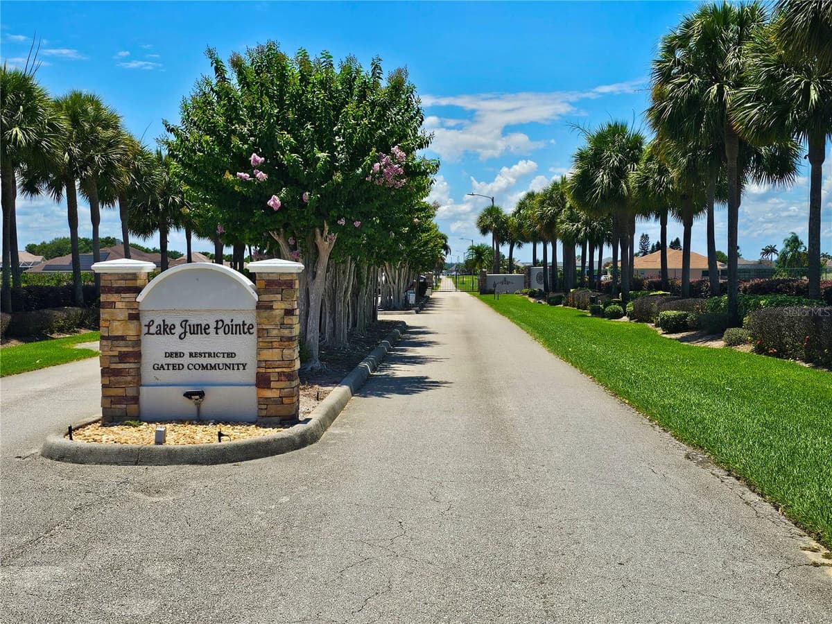 466 SUNSET POINTE DRIVE — photo 10 of 17