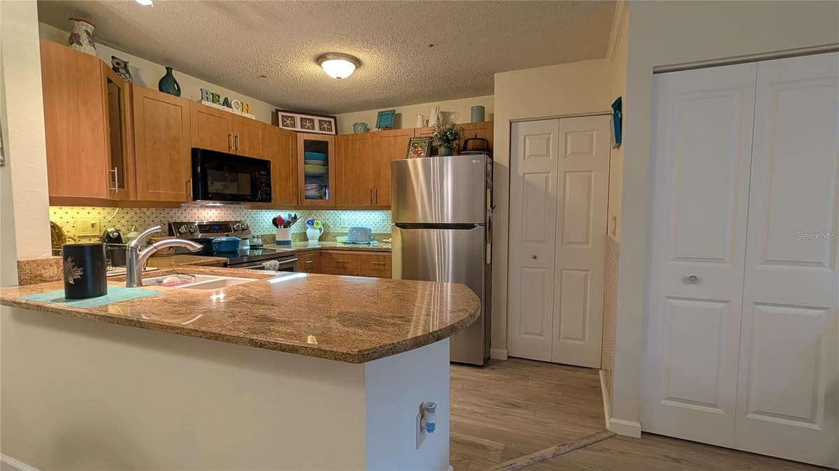 5717 BAYWATER DRIVE — photo 6 of 42