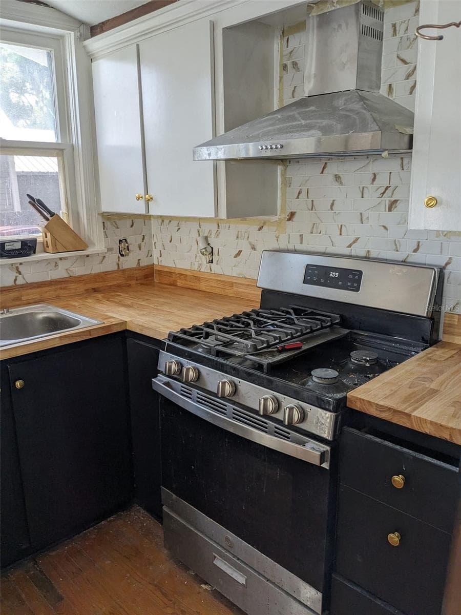 495 PARKER STREET — photo 3 of 11
