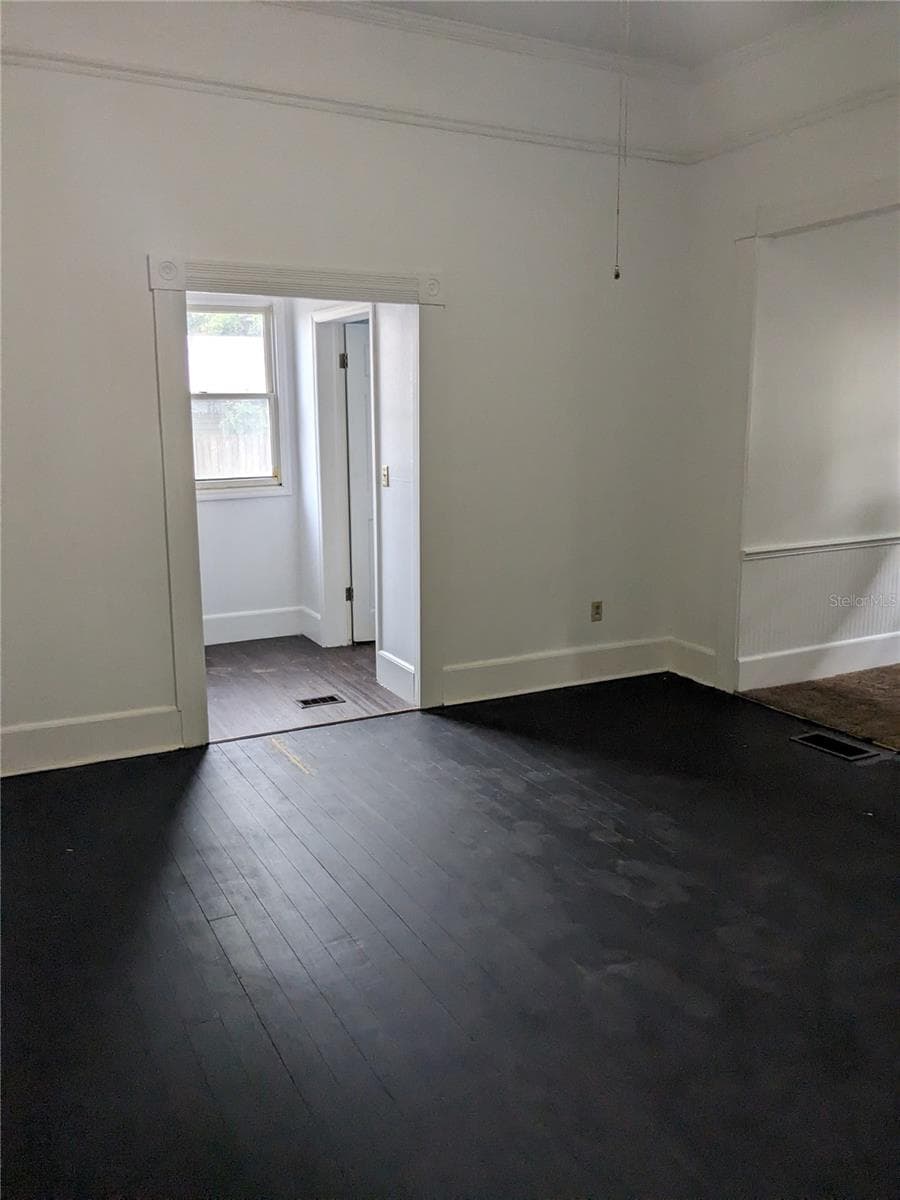 495 PARKER STREET — photo 8 of 11